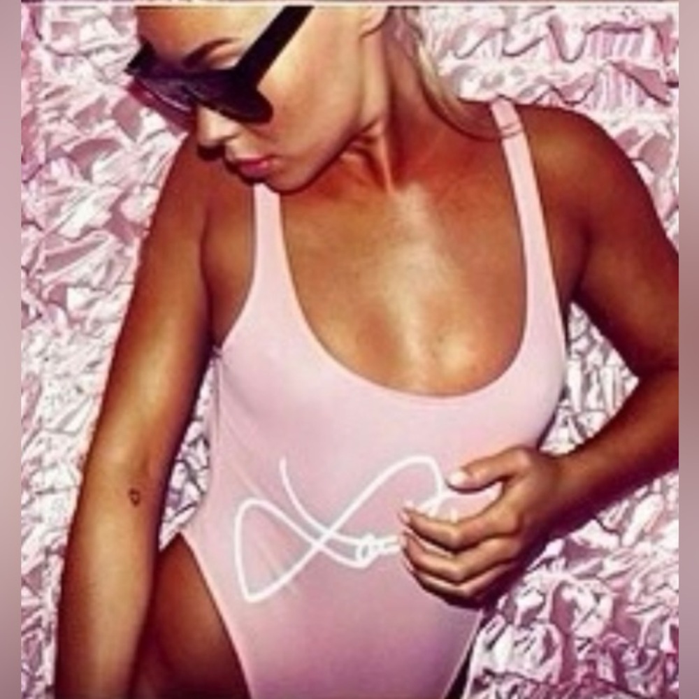 NWOT ⚜️💖⚜️ Laina Rauma rare! pink thong one piece bikini swimsuit